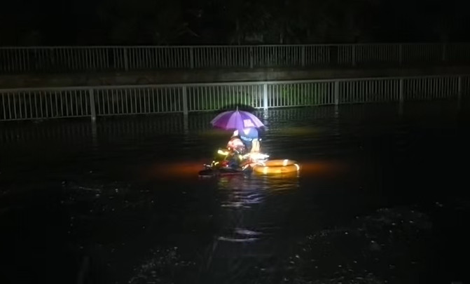 15小时鏖战强降雨!抚顺消防安全疏散转移群众102人【2】