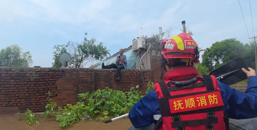 15小时鏖战强降雨!抚顺消防安全疏散转移群众102人【8】