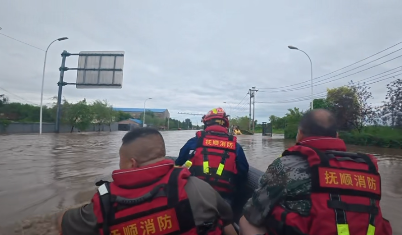 15小时鏖战强降雨!抚顺消防安全疏散转移群众102人【9】