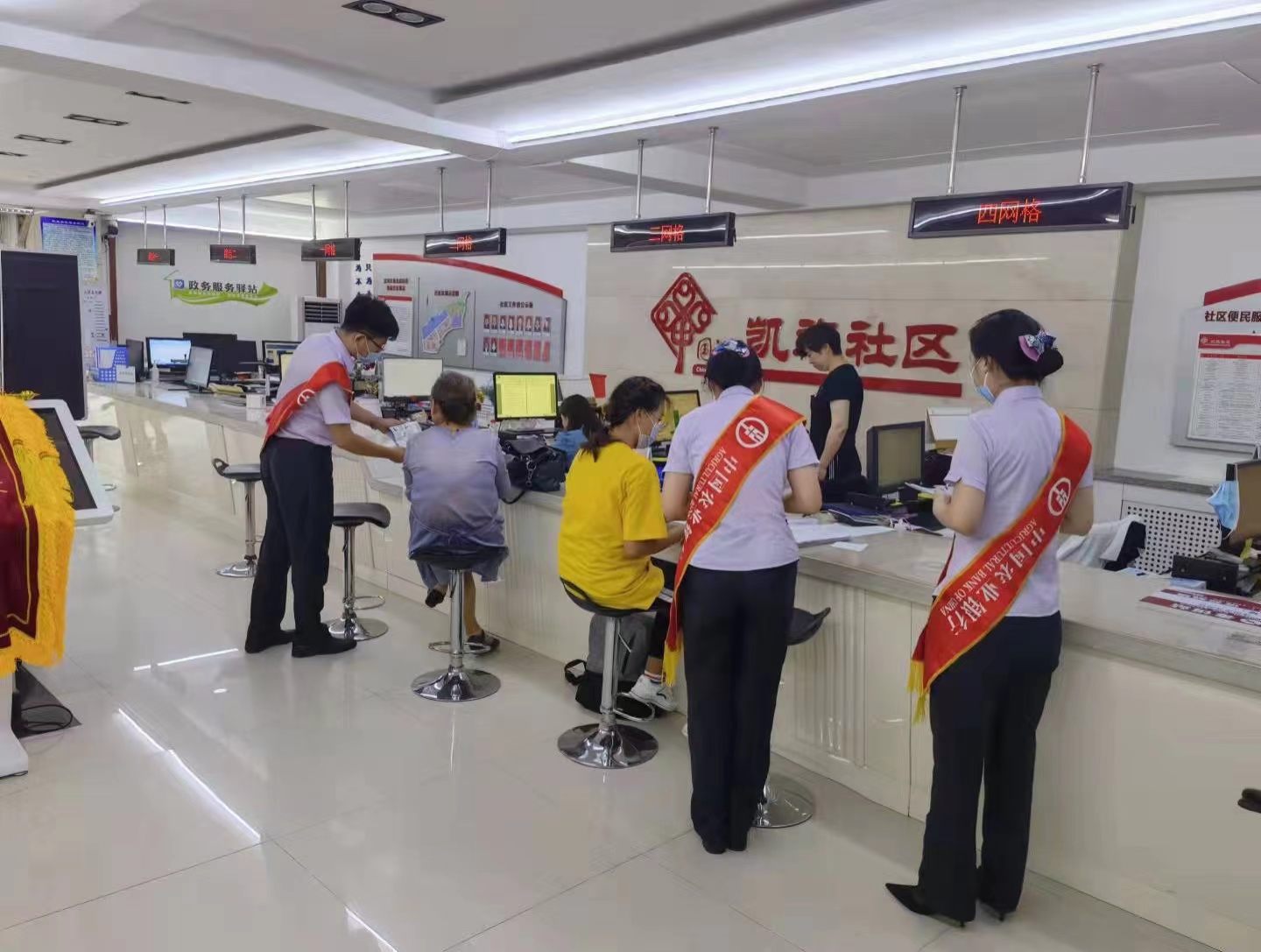在金融窗口续写“雷锋故事”(图3)