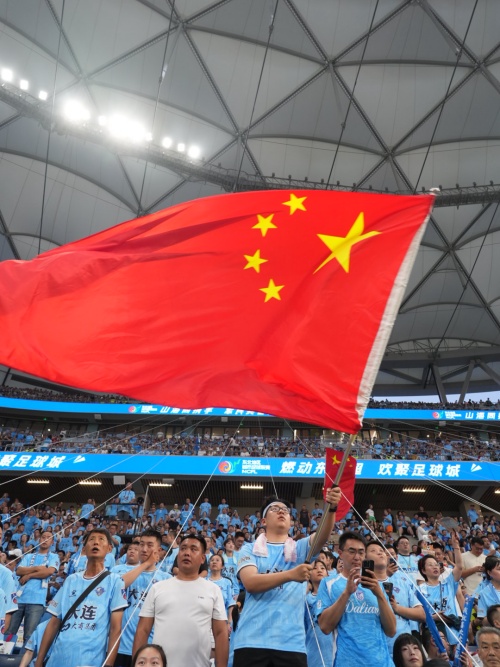 “东北超”第六轮比赛，大连队胜鸡西队【9】