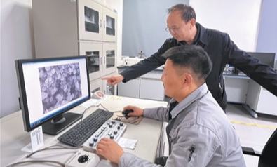 納米制造，探索微觀世界的無限可能大連目前有重點新材料企業80多家，持續突破關鍵技術，多款新開發產品達到國內領先甚至國際先進水平。